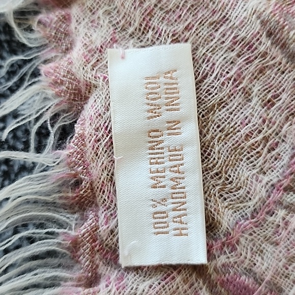 Scarf (New) - Picture 10 of 10